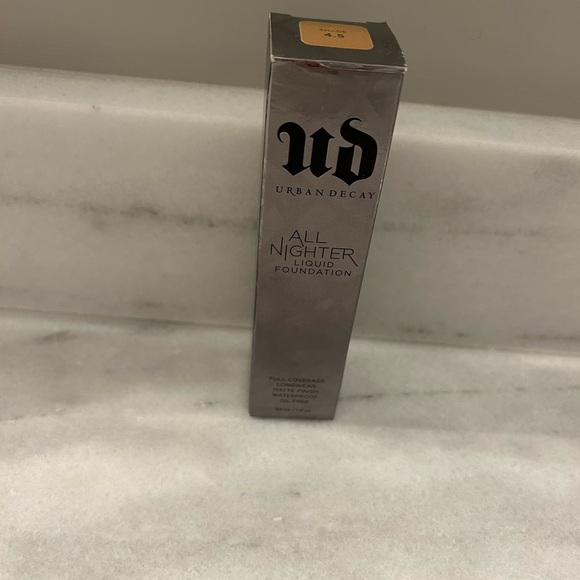 Urban Decay All Nighter Liquid Foundation in shade 4.5 New Box - Picture 8 of 8